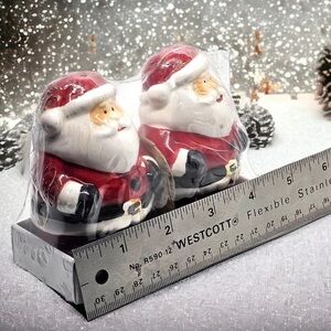 Santa Claus Salt and Pepper Shakers Jolly St Nick Christmas New Old Stock Sealed
